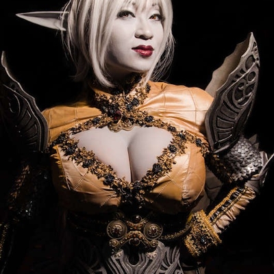 Yaya Han Autograph Profile