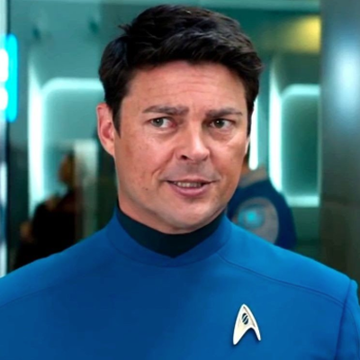 Karl Urban Autograph Profile