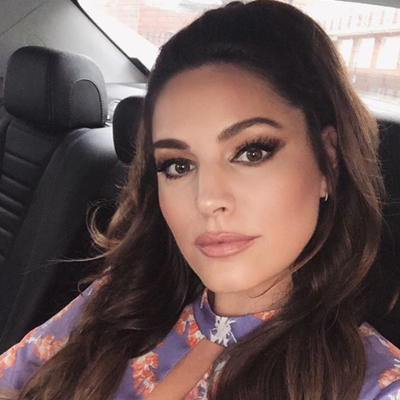 Kelly Brook Autograph Profile