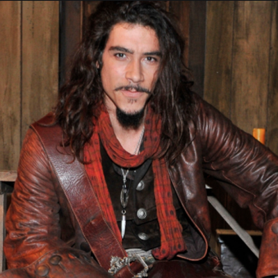 Óscar Jaenada Autograph Profile