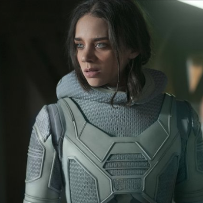 Hannah John-Kamen Autograph Profile