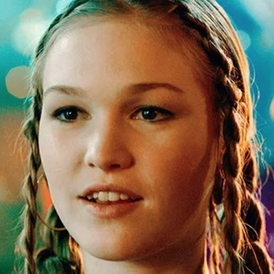 Julia Stiles Autograph Profile