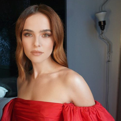 Zoey Deutch Autograph Profile