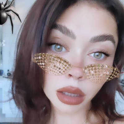 Sarah Hyland Autograph Profile