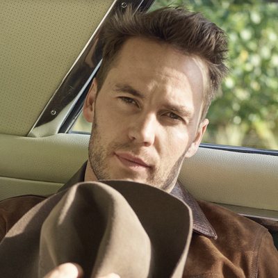 Taylor Kitsch Autograph Profile
