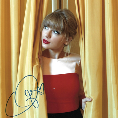 Taylor Swift Autograph Profile