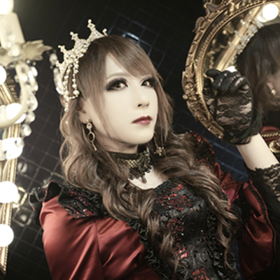 Hizaki Autograph Profile