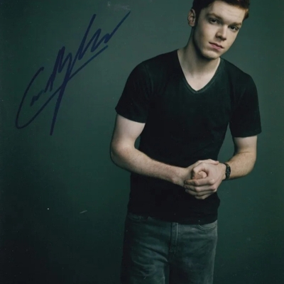 Cameron Monaghan Autograph Profile