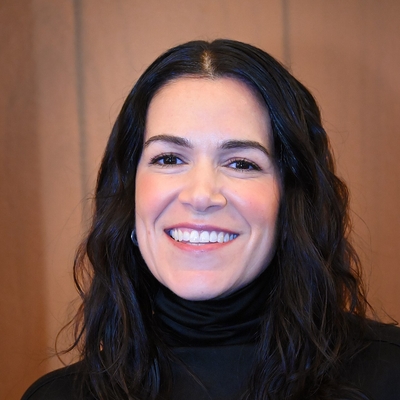 Abbi Jacobson Autograph Profile