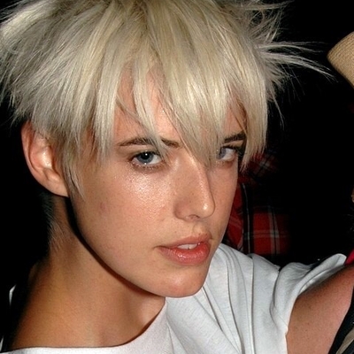 Agyness Deyn Autograph Profile