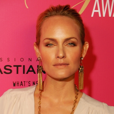 Amber Valletta Autograph Profile