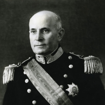Américo Tomás Autograph Profile