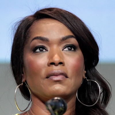 Angela Bassett Autograph Profile