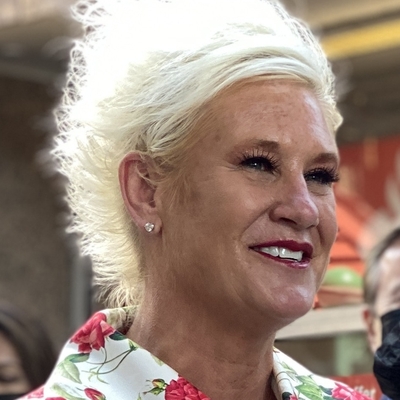 Anne Burrell Autograph Profile Anne Burrell Autograph Profile