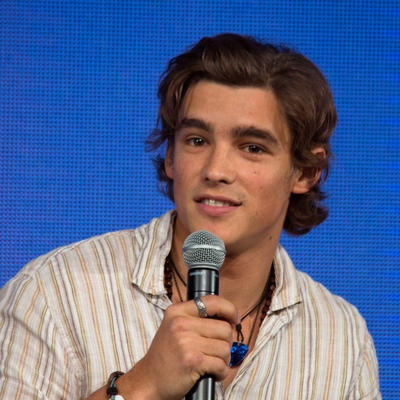 Brenton Thwaites Autograph Profile