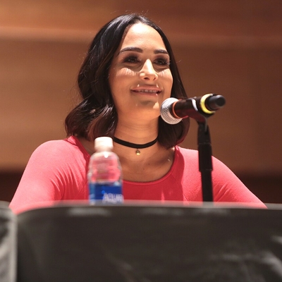 Brie Bella Autograph Profile