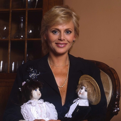 Britt Ekland Autograph Profile