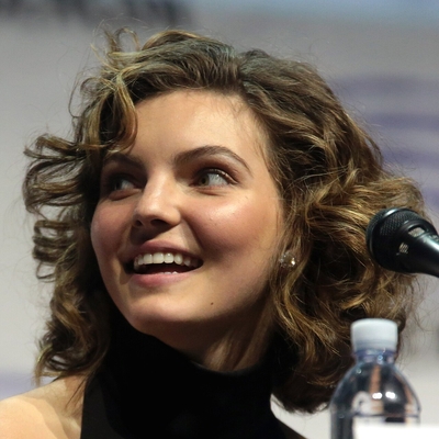 Camren Bicondova Autograph Profile