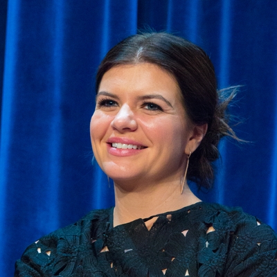 Casey Wilson Autograph Profile