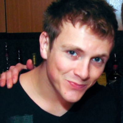 Charlie Bewley Autograph Profile