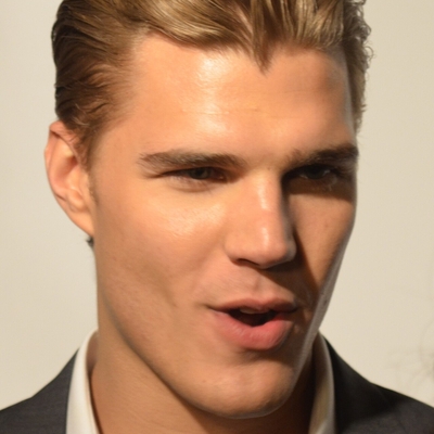 Chris Zylka Autograph Profile
