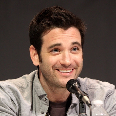Colin Donnell Autograph Profile
