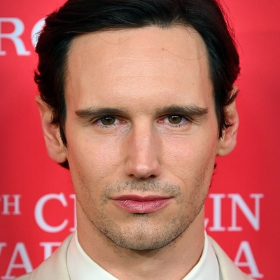 Cory Michael Smith Autograph Profile