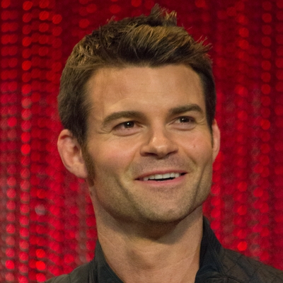Daniel Gillies Autograph Profile