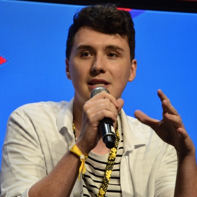 Daniel Howell Autograph Profile