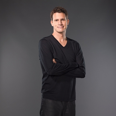 Daniel Tosh Autograph Profile