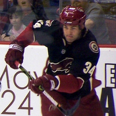 Daniel Winnik Autograph Profile