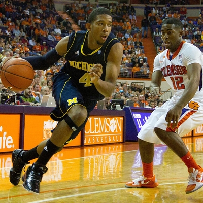 Darius Morris Autograph Profile