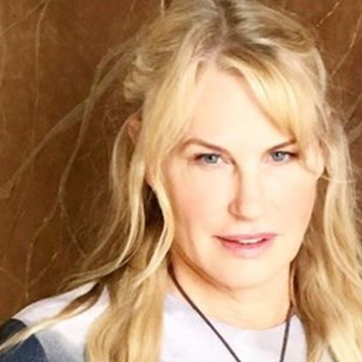 Daryl Hannah Autograph Profile