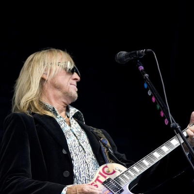 Davey Johnstone Autograph Profile