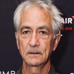 David Strathairn