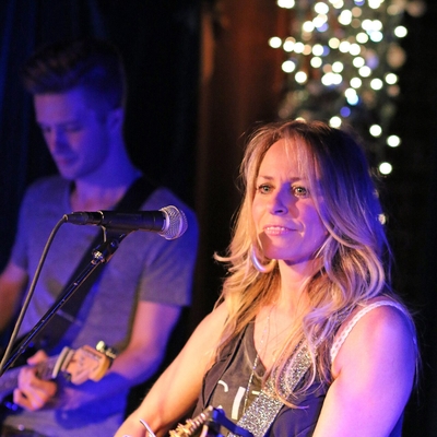 Deana Carter Autograph Profile