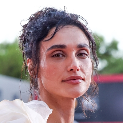 Débora Nascimento Autograph Profile