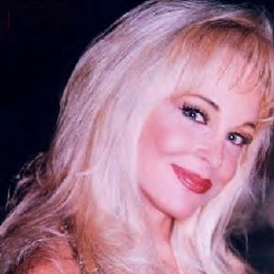 Debra Marshall Autograph Profile