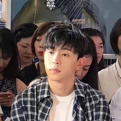 Deng Lun Autograph Profile