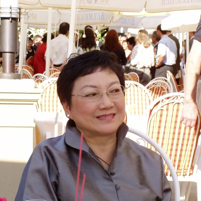 Deng Rong Autograph Profile