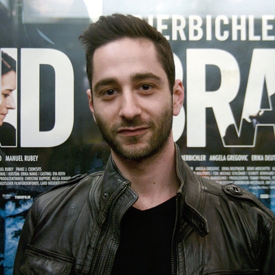 Denis Moschitto Autograph Profile