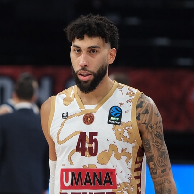 Denzel Valentine Autograph Profile