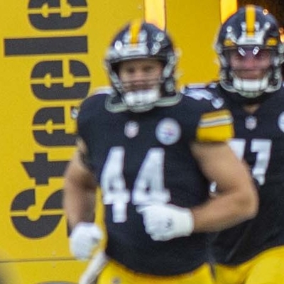 Derek Watt Autograph Profile