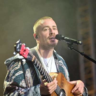 Dermot Kennedy Autograph Profile