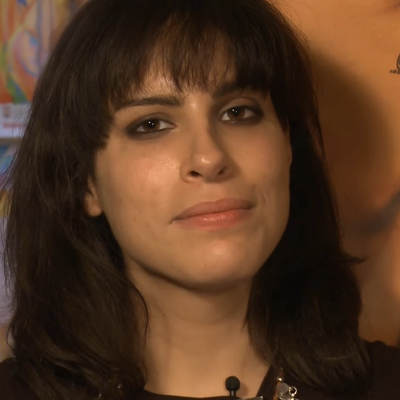 Desiree Akhavan Autograph Profile