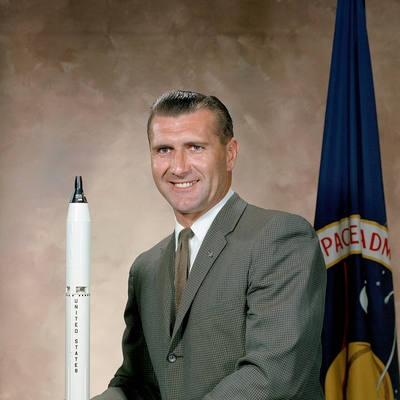 Dick Gordon Autograph Profile