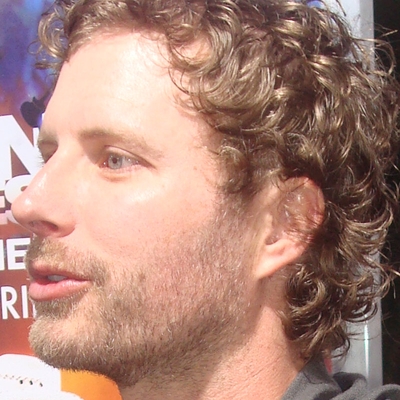 Dierks Bentley Autograph Profile