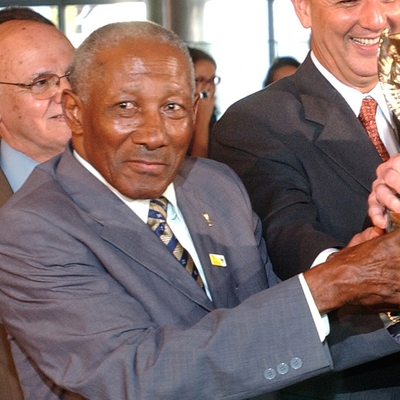 Djalma Santos Autograph Profile