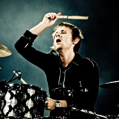 Dominic Howard Autograph Profile