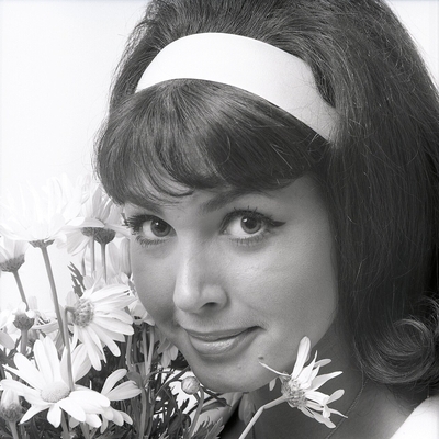 Donna Loren Autograph Profile